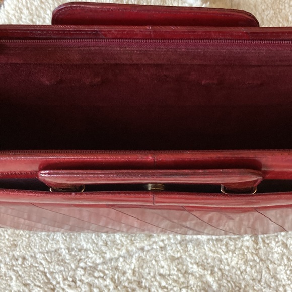 Vintage eel skin briefcase with retractable handles and detachable strap. - Picture 7 of 12